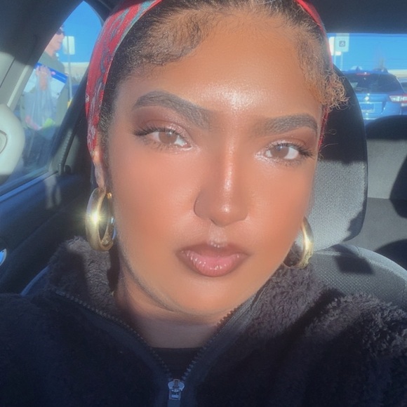 Meet your Posher, Isis - Picture 2 of 4